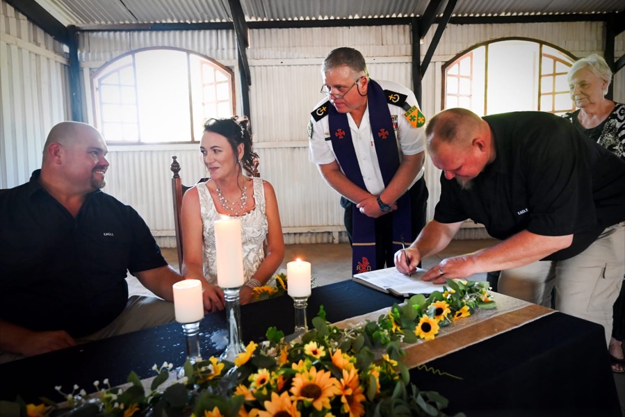 Wedding ceremony by Dr. Gerrit Rademeyer in Jan Kempdorp