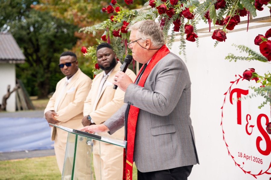 Wedding ceremony by Dr. Gerrit Rademeyer in Jan Kempdorp
